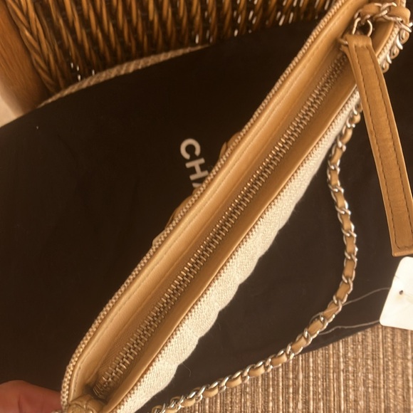 CHANEL - Picture 5 of 7